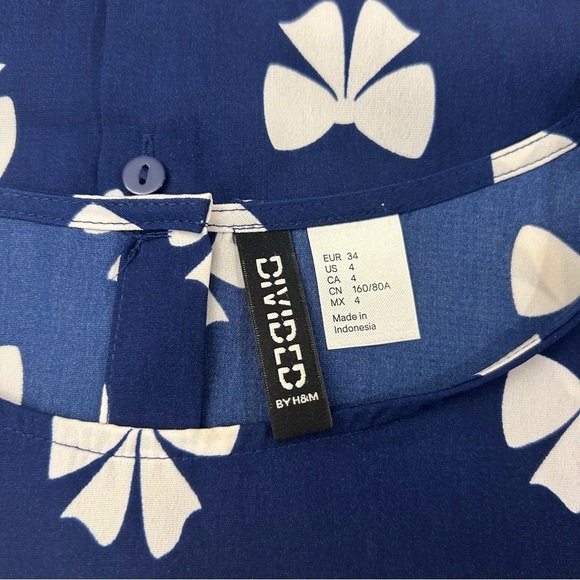 DIVIDED by H&M Navy Boxy Fit Crop “Bow” Top - Picture 14 of 14
